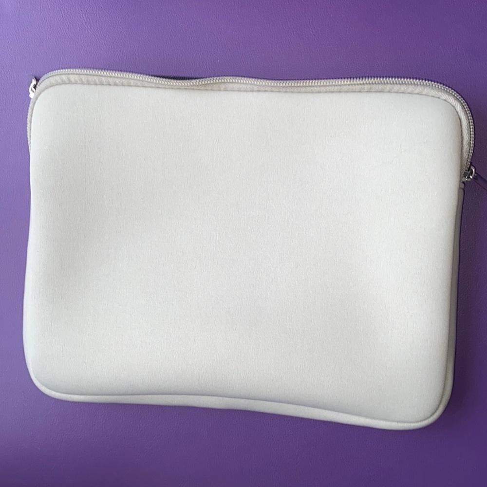 NWOT- Zippered Neoprene Tablet Sleeve